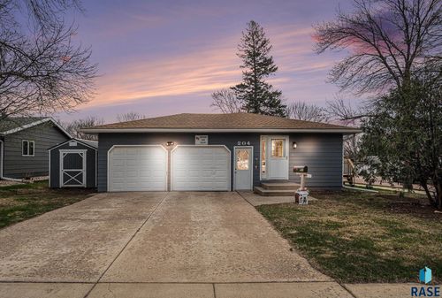 204 N West Ave, Madison, SD, 57042-2549 | Card Image