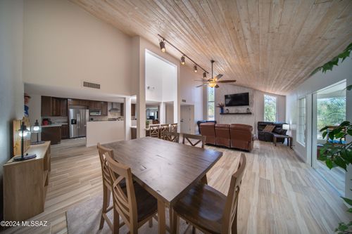 5617 N Camino Del Conde, Tucson, AZ, 85718-4305 | Card Image