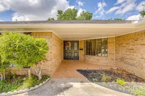 4424 Foxfire Way, Fort Worth, TX, 76133-6704 | Card Image