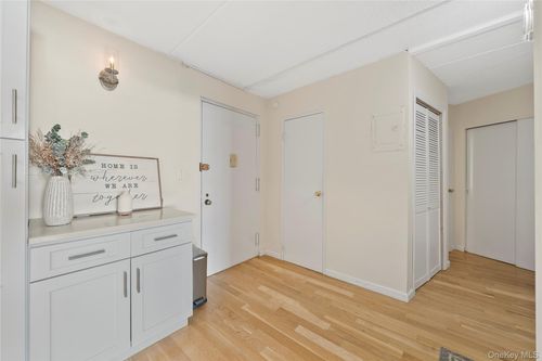 apt-6o-135 Post Ave, Westbury, NY, 11590-3165 | Card Image