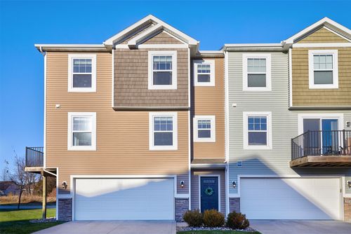 2714 Nw Lois Ln, Ankeny, IA, 50023-8360 | Card Image