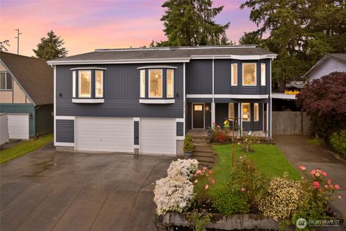 22718 1st Pl W, Bothell, WA, 98021-8323 | Card Image