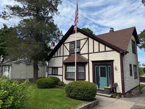 20 Hillside Ave, Huntington, NY, 11743-3237 | Card Image