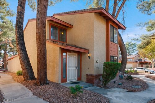 2446 Pickwick Dr, Henderson, NV, 89014-3752 | Card Image