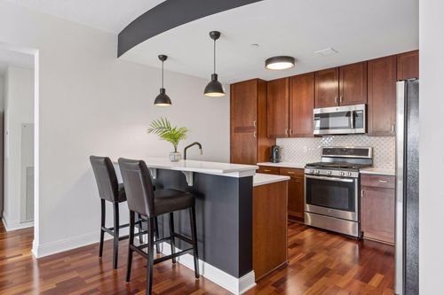 1101-100 3rd Ave S, Minneapolis, MN, 55401-2707 | Card Image
