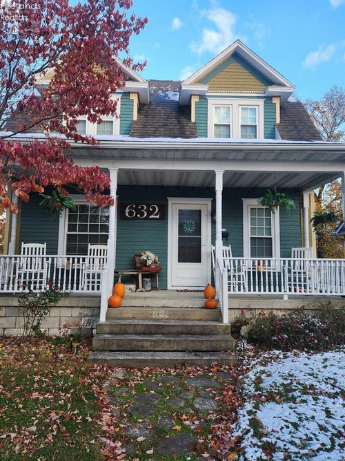 632 Castalia St, Bellevue, OH, 44811-1220 | Card Image