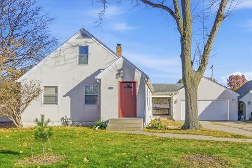 1808 Tatum St, Falcon Heights, MN, 55113-5516 | Card Image