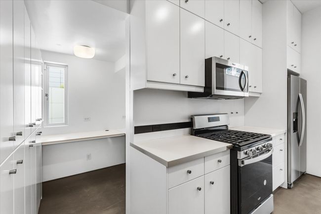 33 Vanguard Way, House other with 3 bedrooms, 3 bathrooms and null parking in Dallas TX | Image 9