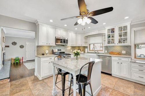 22 Wiggins St, Ronkonkoma, NY, 11779-4114 | Card Image