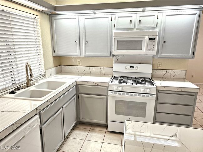 1423 Harmony Hill Dr, House other with 4 bedrooms, 3 bathrooms and null parking in Henderson NV | Image 9