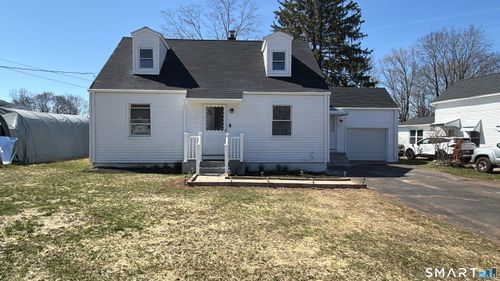 8 River Rd, East Haven, CT, 06512-1223 | Card Image