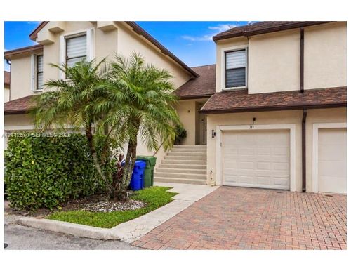 311 Sw 95th Ter, Pembroke Pines, FL, 33025-1139 | Card Image