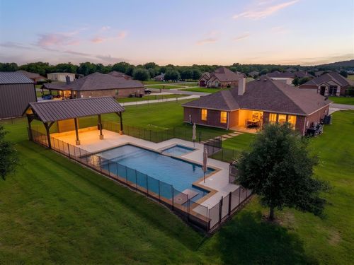 104 Thorobred Ct, Azle, TX, 76020-8050 | Card Image