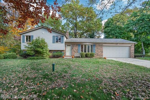 4981 Iroquois Blvd, Clarkston, MI, 48348-3218 | Card Image