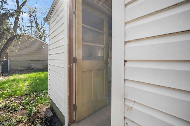 left side of garage | Image 26