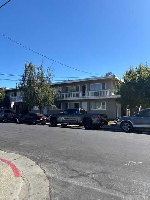 8-35 Fairfax St, San Rafael, CA, 94901-4603 | Card Image