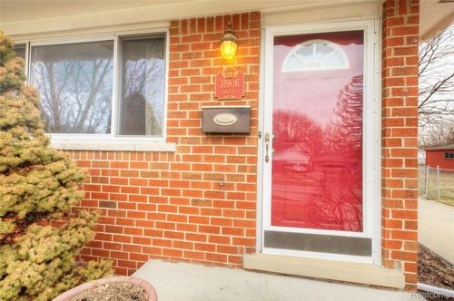 31906 Cambridge St, Garden City, MI, 48135-1734 | Card Image