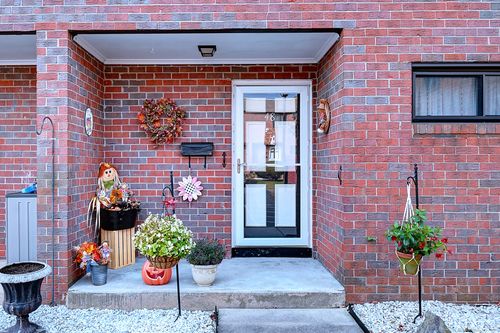 48 Sharon Ln, Wethersfield, CT, 06109-3410 | Card Image