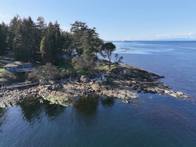 579&amp;581 Bayview Drive, House other with 2 bedrooms, 2 bathrooms and null parking in Mayne Island BC | Image 2