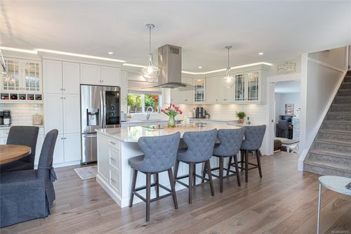 7859 Simpson Rd, Saanichton, BC, V8M1K8 | Card Image