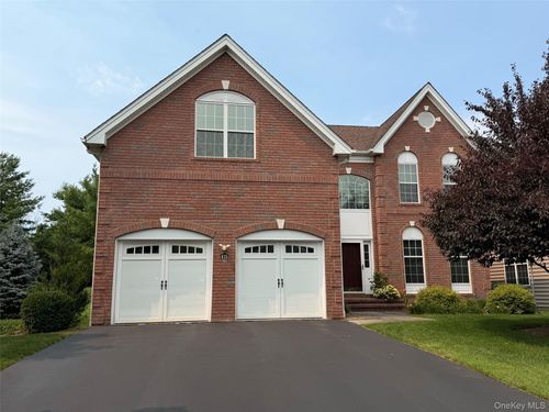 415 Vassar Pl, Fishkill, NY, 12524-4901 | Card Image
