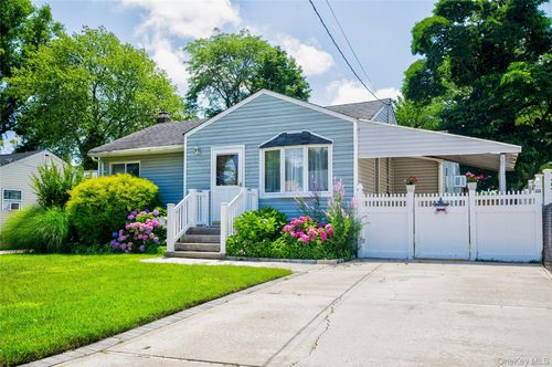 465 N Monroe Ave, Lindenhurst, NY, 11757-3522 | Card Image