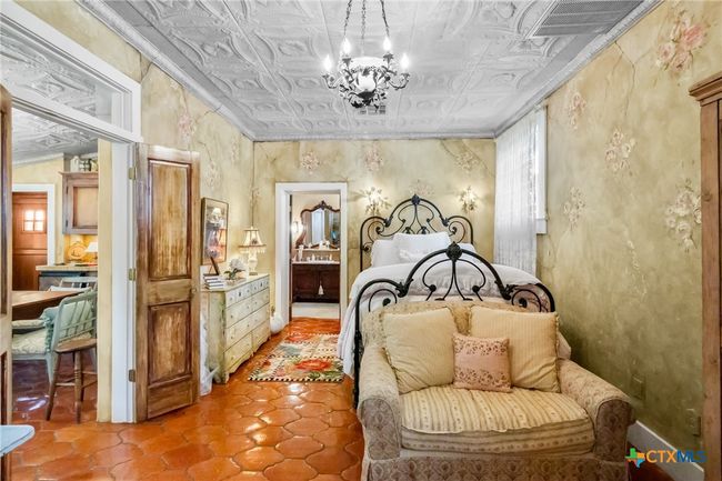 110 - 102 N Courthouse Sq, House other with 6 bedrooms, 4 bathrooms and null parking in Goliad TX | Image 42