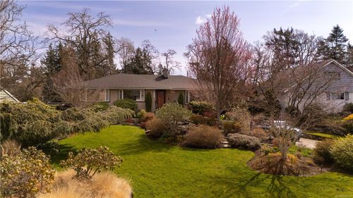 3331 Woodburn Ave, Victoria, BC, V8P5B8 | Card Image