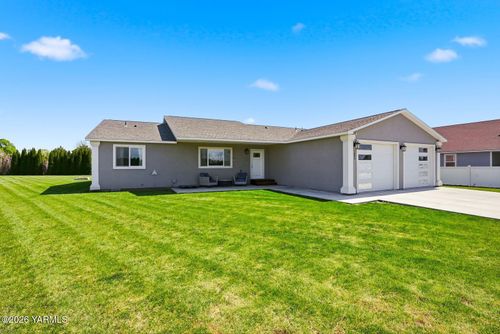 1004 6th Ave, Granger, WA, 98932-9573 | Card Image