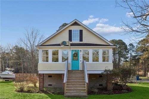 3125 Browns Bay Rd, Hayes, VA, 23072-4217 | Card Image