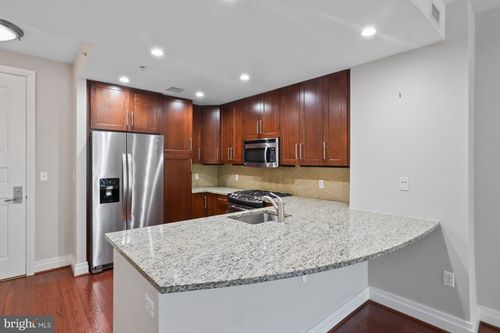 apt-213-8220 Crestwood Heights Dr, MCLEAN, VA, 22102-3122 | Card Image