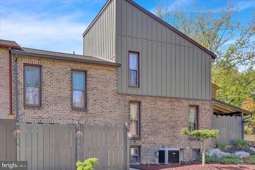 71 Burning Tree Ln, READING, PA, 19607-3402 | Card Image