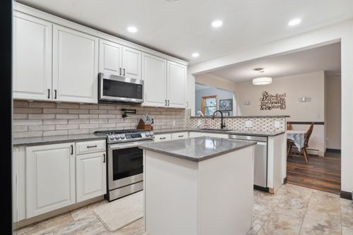 541 E Fayette St, Denver, IA, 50622-9524 | Card Image