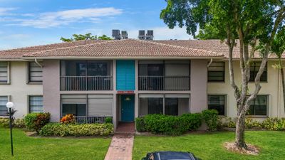 106 - 9840 Pineapple Tree Drive, Condo with 2 bedrooms, 2 bathrooms and null parking in Boynton Beach FL | Image 1