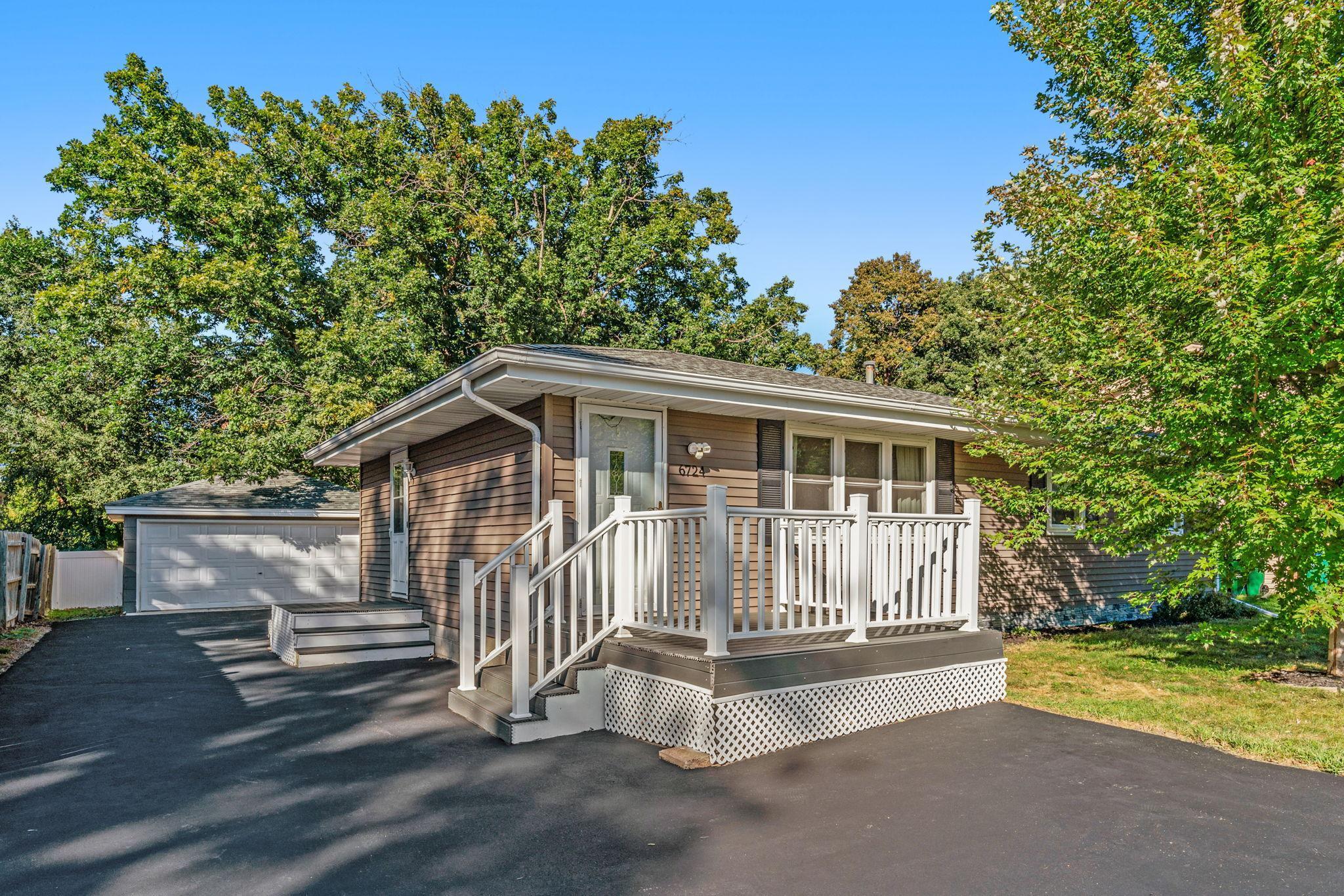 Hill Pl, Minneapolis, MN 55427