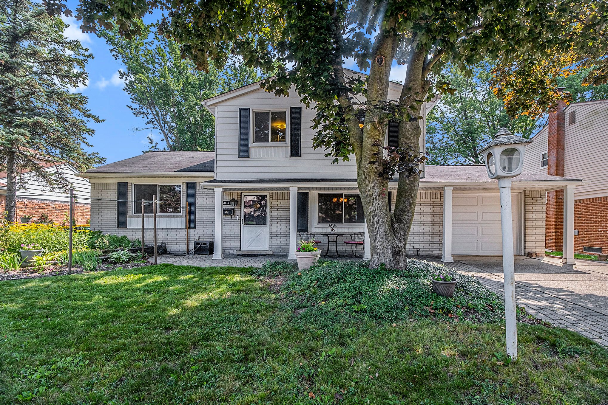 Barfield St, Farmington Hills, MI 48336