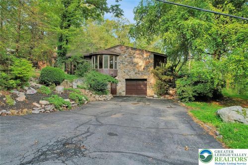 913 Constitution Ave, Pen Argyl, PA, 18072-9518 | Card Image