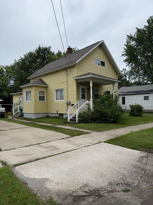 704 Engelman St, Manistee, MI, 49660-3009 | Card Image