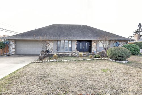 9456 E 39th St, Tulsa, OK, 74145-3704 | Card Image