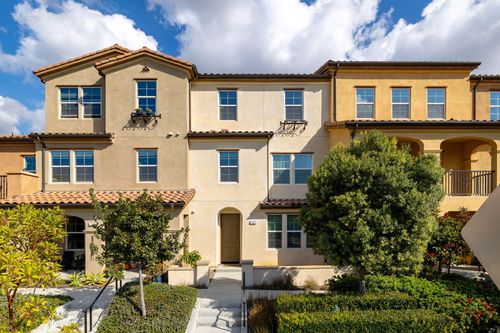 127 Klamath St, Ventura, CA, 93001-4466 | Card Image