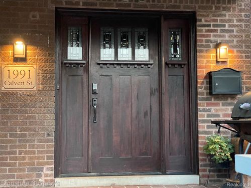 1991 Calvert St, Detroit, MI, 48206-1549 | Card Image