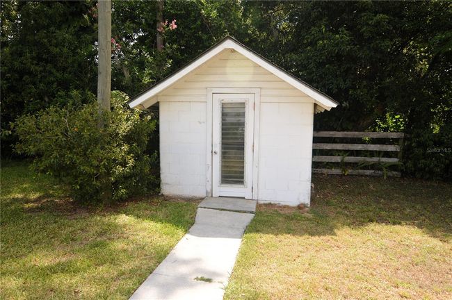 Detached laundry shed | Image 26