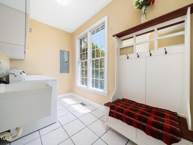 Laundry Room | Image 17