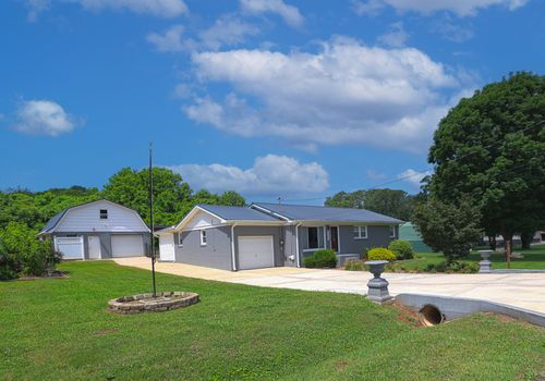 204 Homeward Ave, Winchester, TN, 37398-1910 | Card Image