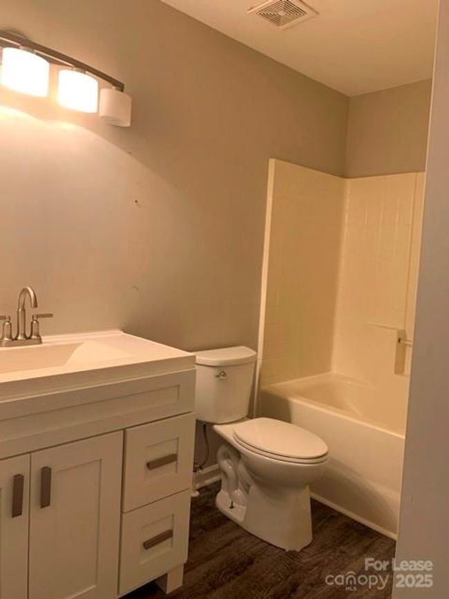 914 Berryhill Rd, House other with 4 bedrooms, 2 bathrooms and null parking in Charlotte NC | Image 9