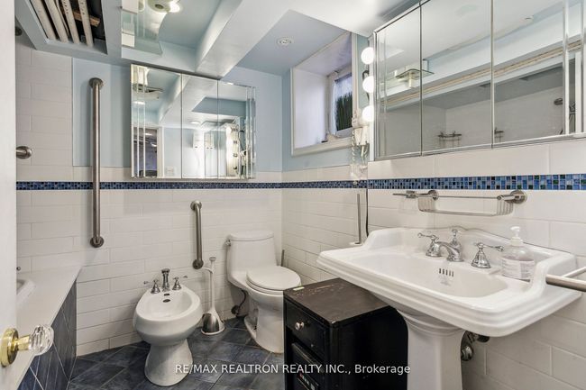 177 Dowling Ave, House other with 8 bedrooms, 3 bathrooms and 2 parking in Toronto ON | Image 32