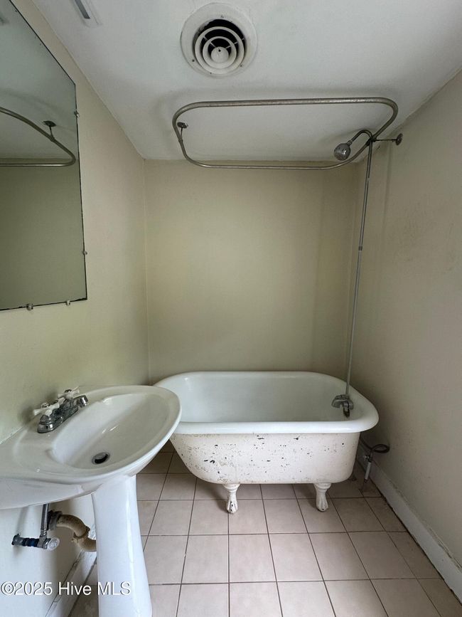 605 W 2 Nd St, Condo with 2 bedrooms, 1 bathrooms and null parking in Washington NC | Image 17