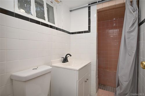 598 Beach 19th St, Far Rockaway, NY, 11691-4351 | Card Image