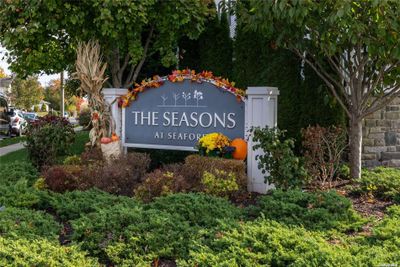 69 - 69 Spring Drive, Condo with 2 bedrooms, 2 bathrooms and null parking in Seaford NY | Image 1