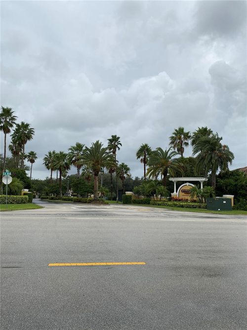 apt-i306-5095 Fairways Cir, Vero Beach, FL, 32967-7436 | Card Image